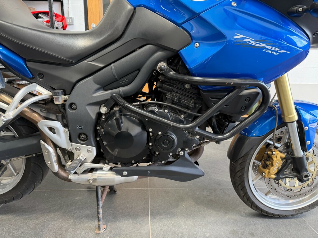Triumph  675 675 Super Sports Red #6
