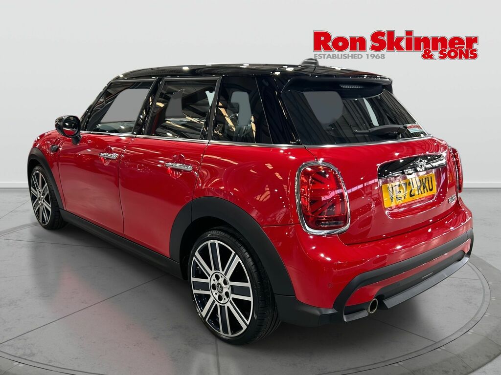 Mini Hatch 1.5 Cooper Exclusive Hatchback Steptron VE72RKU Red #3