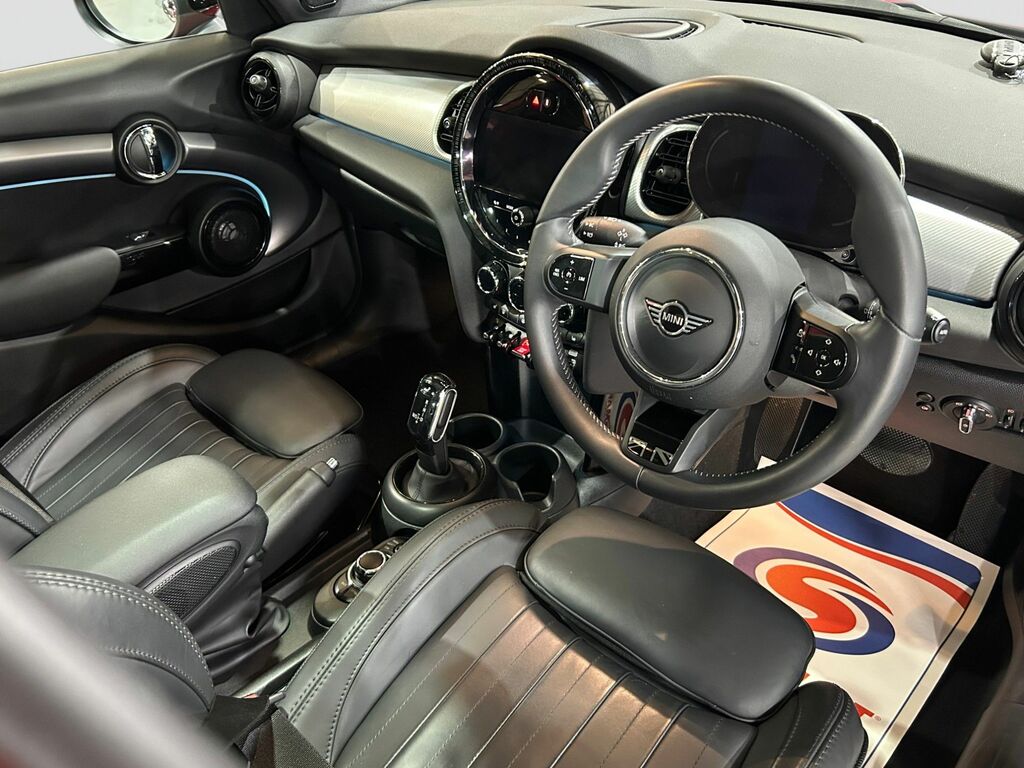 Mini Hatch 1.5 Cooper Exclusive Hatchback Steptron VE72RKU Red #6