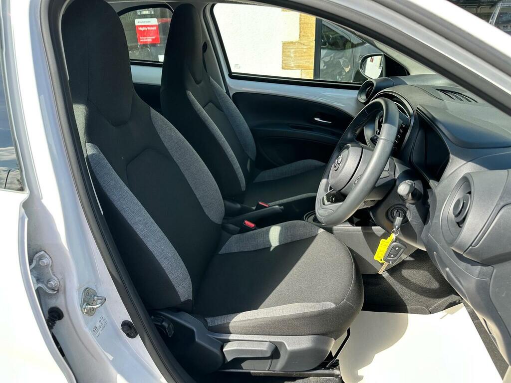 Toyota Aygo X 1.0 Vvt-i Pure X-shift Euro 6 S S GK23FTX White #2