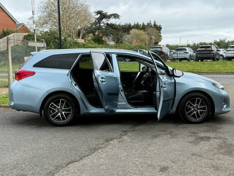 Toyota Auris Estate Icon Blue #3