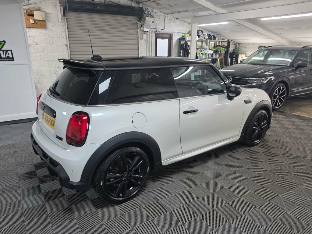 Mini Hatch 1.5 Cooper Sport Hatchback Steptronic E EJ23FWR White #2