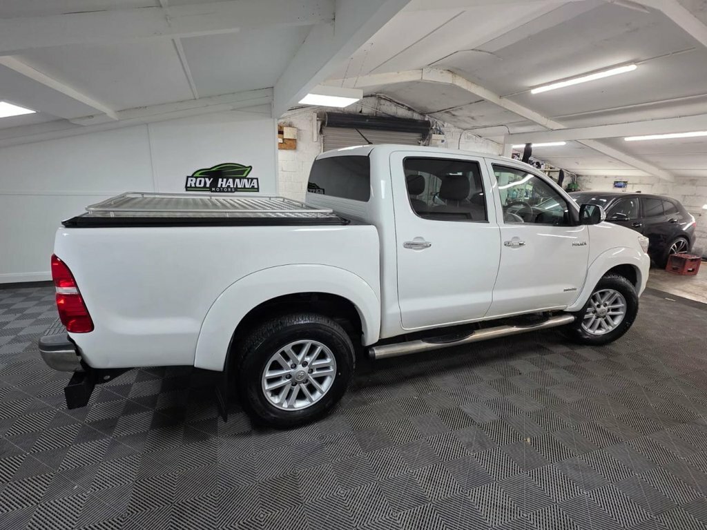 Toyota HILUX 3.0 D-4d Invincible Pickup Double Cab M White #4