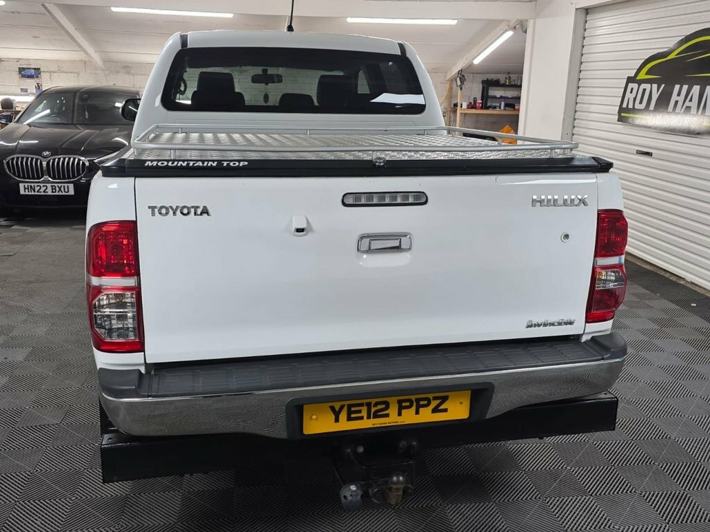 Toyota HILUX 3.0 D-4d Invincible Pickup Double Cab M White #3