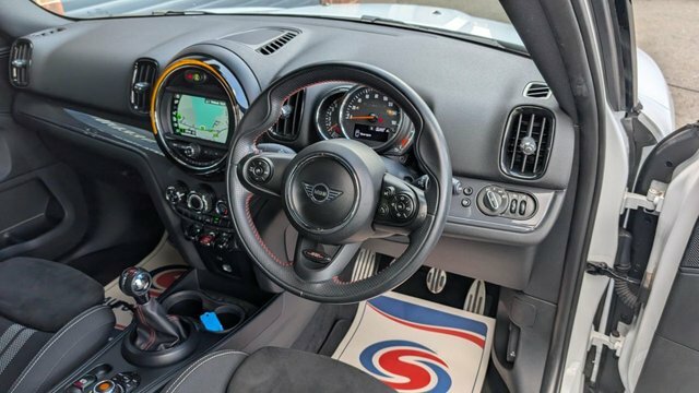 Mini Countryman 1.5 Cooper Sport Suv Euro 6 S S YJ19BTW White #2
