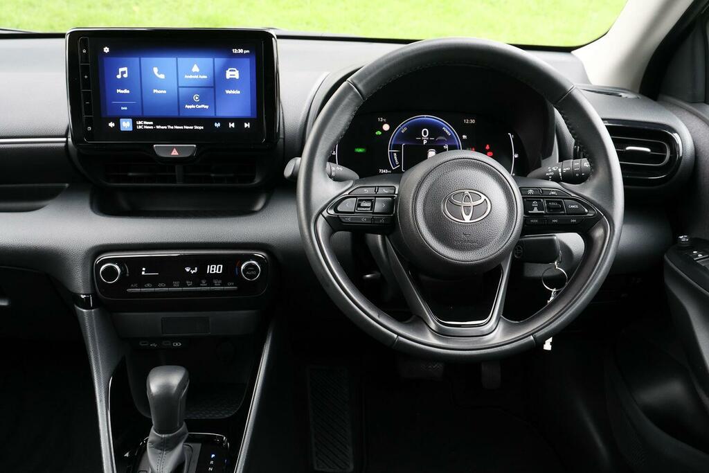 Toyota Yaris 1.5 Vvt-h Design E-cvt Euro 6 Ss MK24JVM White #6