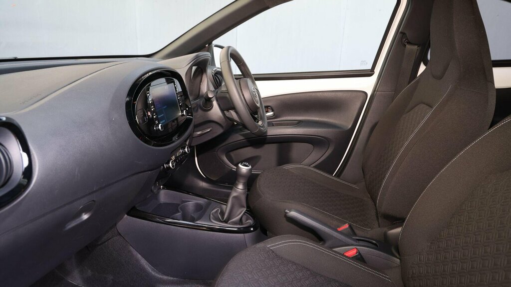 Toyota Aygo X 1.0 Vvt-i Edge Euro 6 Ss YD73XDN White #5
