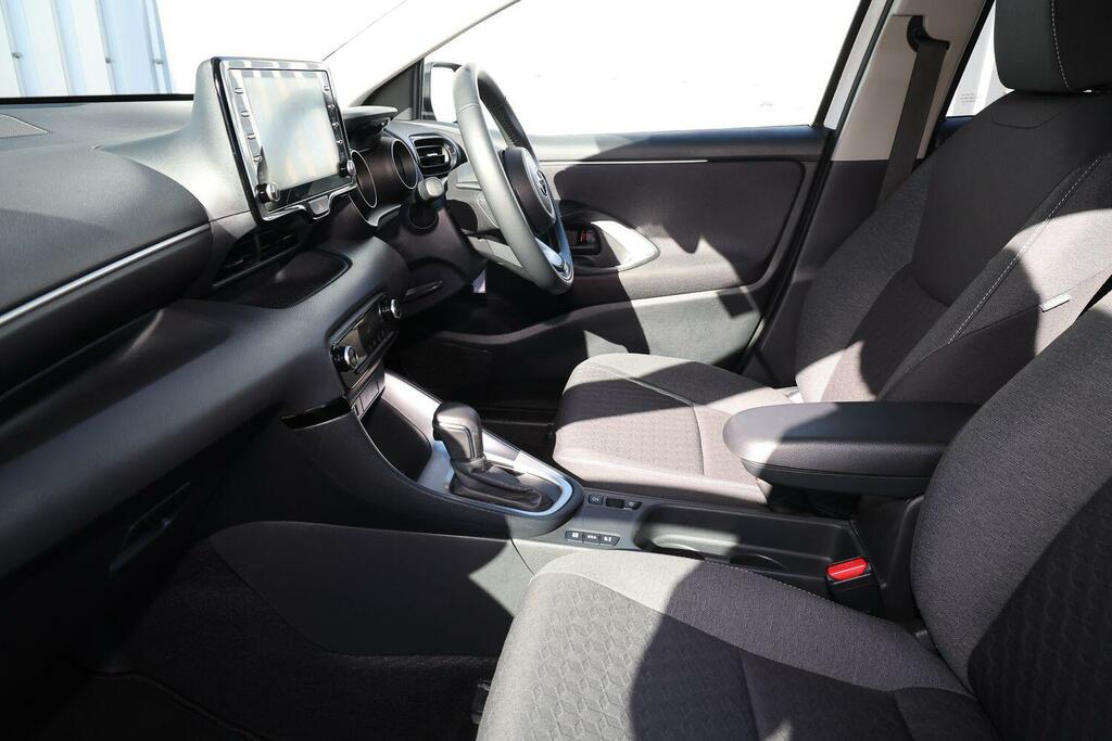 Toyota Yaris 1.5 Vvt-h Design E-cvt Euro 6 Ss MM23YYU White #5