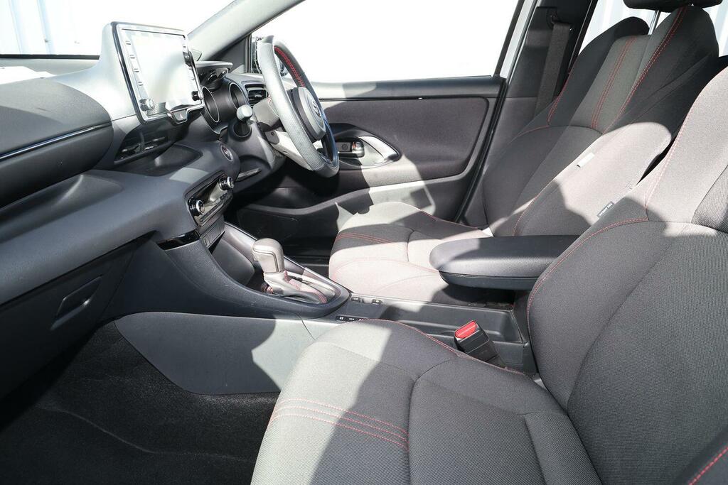 Toyota Yaris 1.5 Vvt-h Gr Sport E-cvt Euro 6 Ss MK73LHF White #5