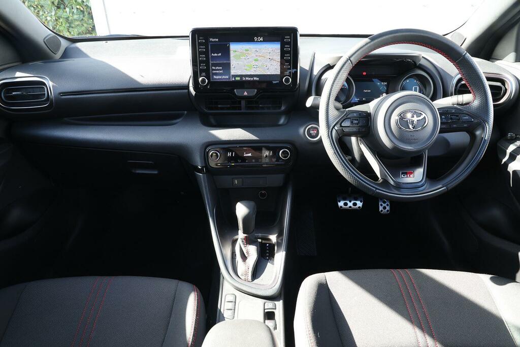 Toyota Yaris 1.5 Vvt-h Gr Sport E-cvt Euro 6 Ss MK73LHF White #6