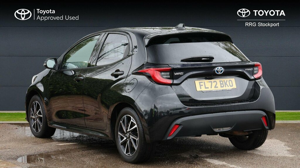 Toyota Yaris 1.5 Vvt-h Design E-cvt Euro 6 Ss FL72BKO Black #4
