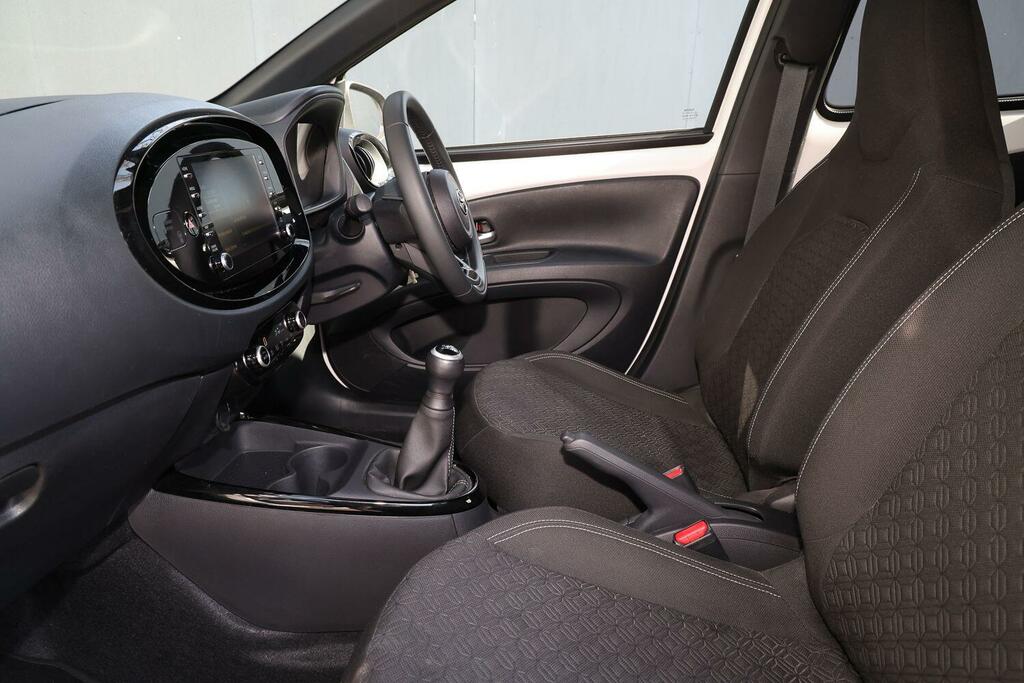 Toyota Aygo X 1.0 Vvt-i Edge Euro 6 Ss YD73WZF White #5