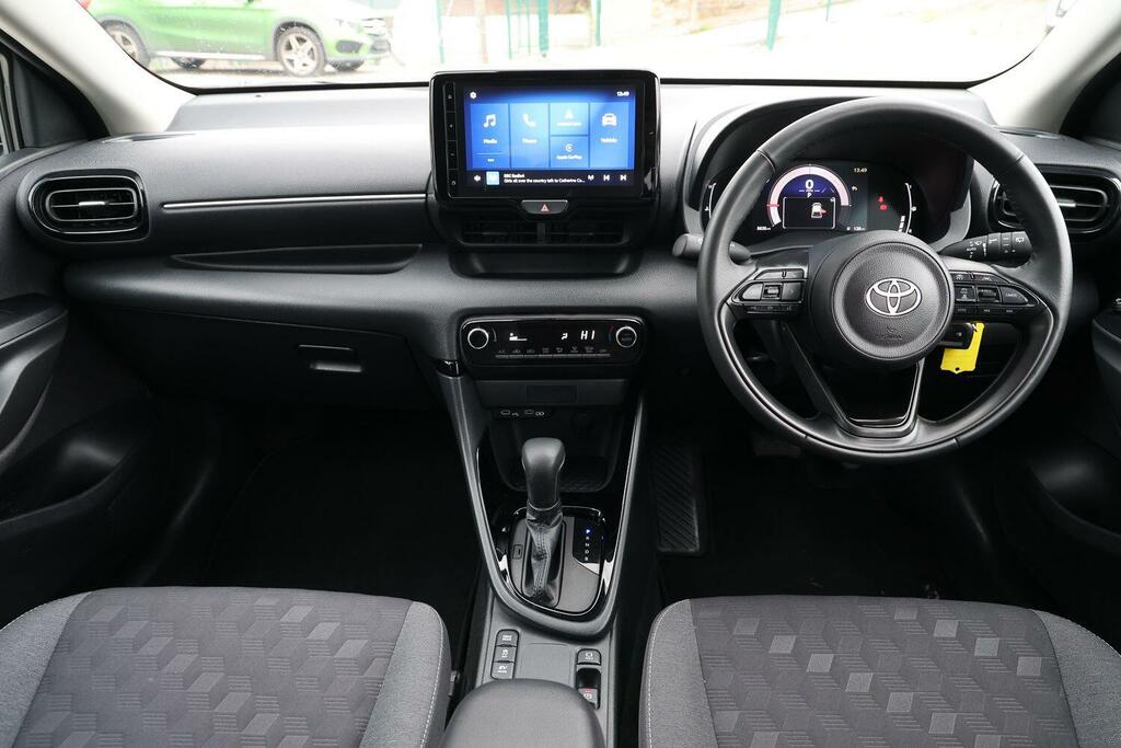 Toyota Yaris 1.5 Vvt-h Design E-cvt Euro 6 Ss MT25WHV Grey #6