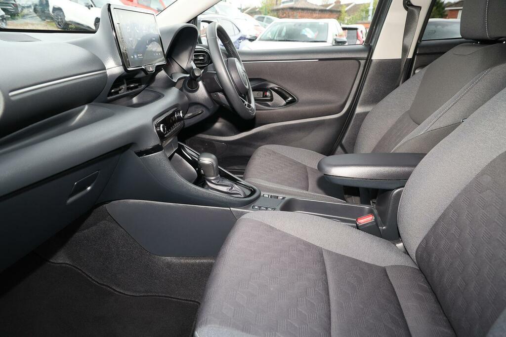 Toyota Yaris 1.5 Vvt-h Design E-cvt Euro 6 Ss MT25WHV Grey #5