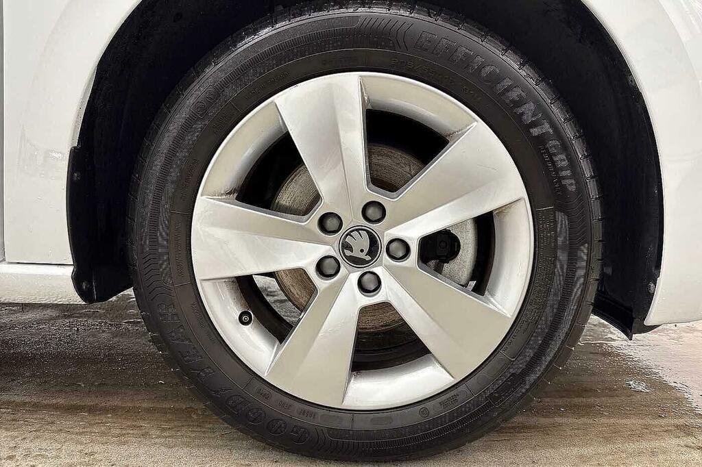 Skoda Scala 1.0 Tsi 116 Se Edition Dsg GF25OLJ White #5