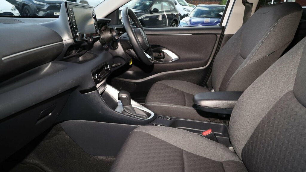 Toyota Yaris 1.5 Vvt-h Design E-cvt Euro 6 Ss MD23YGT White #5
