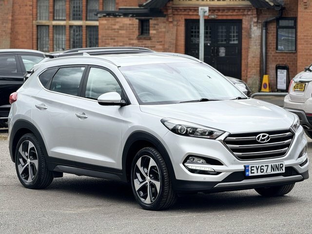 Hyundai Tucson 2.0 Crdi Blue Drive Premium Suv EY67NNR Silver #2
