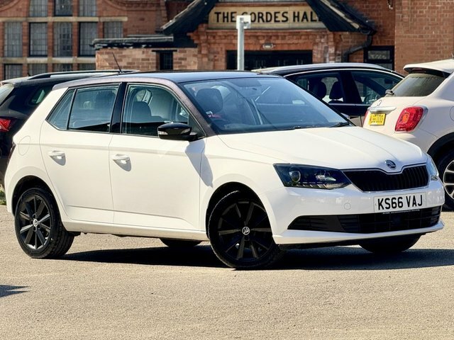 Skoda Fabia 1.2 Tsi Colour Edition Hatchback KS66VAJ White #2