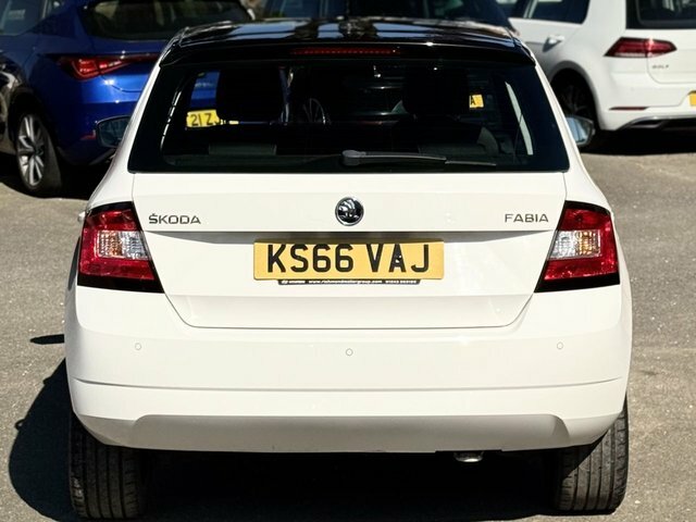Skoda Fabia 1.2 Tsi Colour Edition Hatchback KS66VAJ White #5