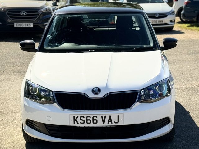 Skoda Fabia 1.2 Tsi Colour Edition Hatchback KS66VAJ White #4