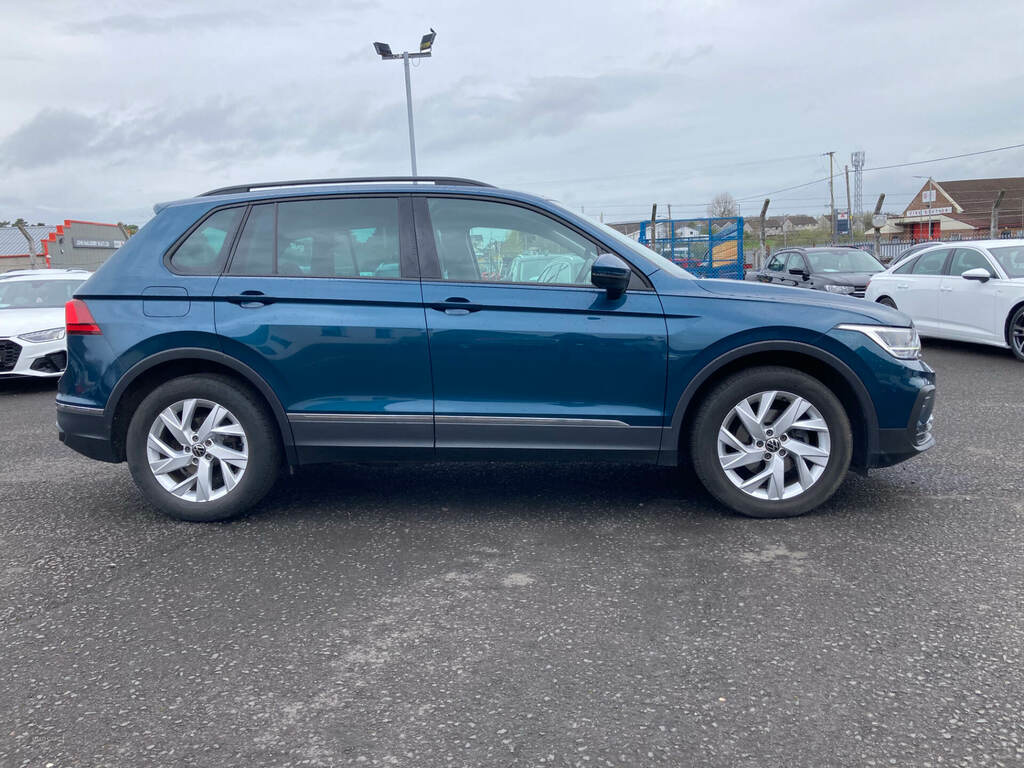 Volkswagen Tiguan 1.5 Tsi 150 Life BD70FJE Blue #2