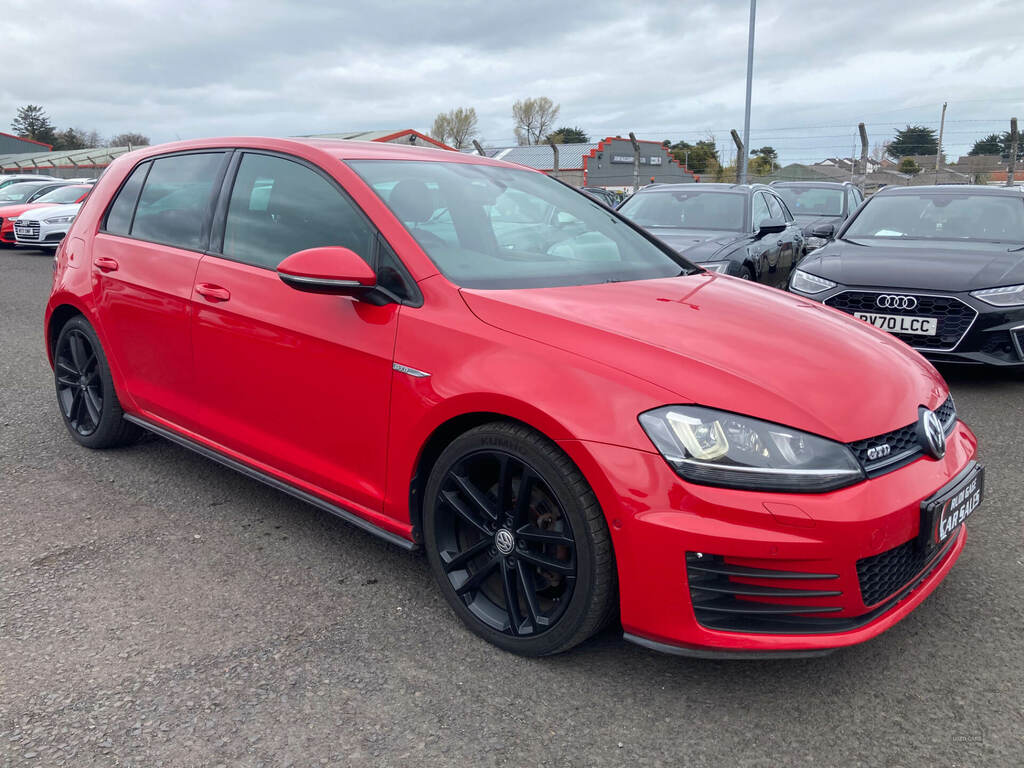 Volkswagen Golf 2.0 Tdi Gtd Dsg Red