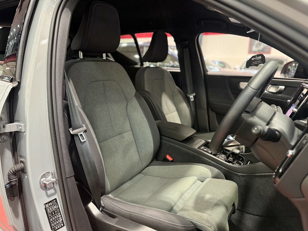 Volvo XC40 B3 Mhev BD73EZP Grey #4