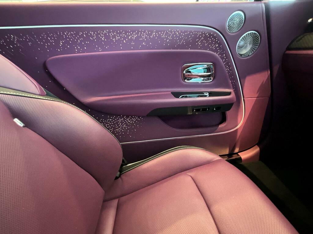 Rolls-Royce Spectre 120Kwh Black Badge Coupe 4Wd 65 HT74VUH Purple #24