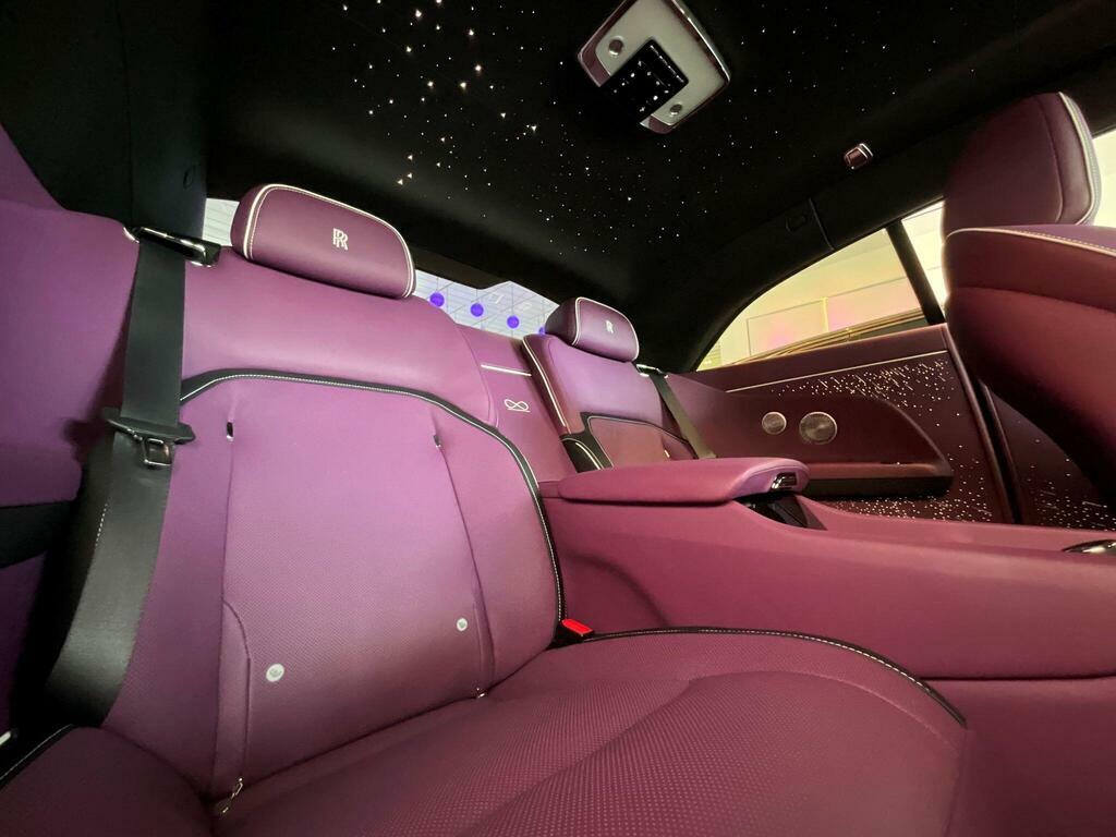 Rolls-Royce Spectre 120Kwh Black Badge Coupe 4Wd 65 HT74VUH Purple #28