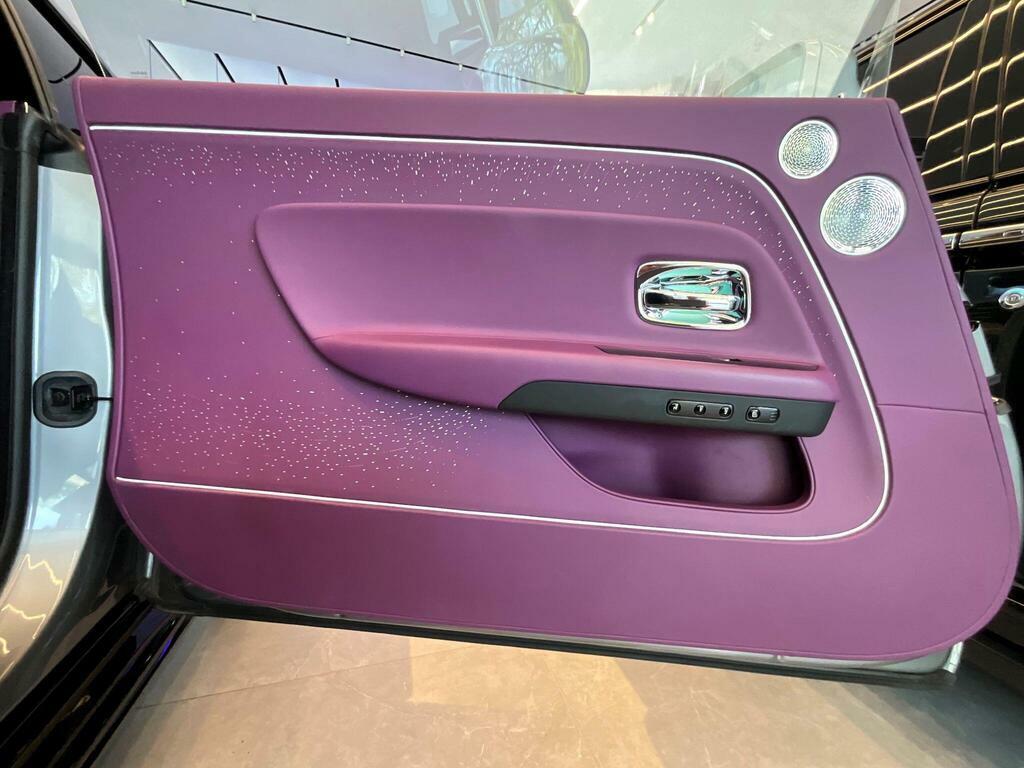 Rolls-Royce Spectre 120Kwh Black Badge Coupe 4Wd 65 HT74VUH Purple #17
