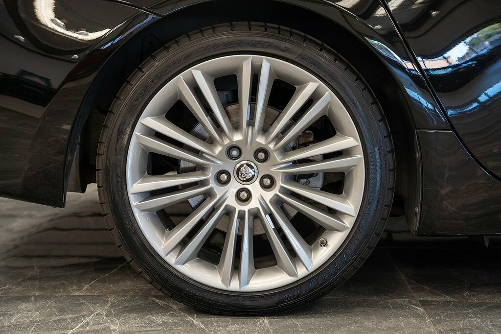 Jaguar XJ D V6 Portfolio Black #5