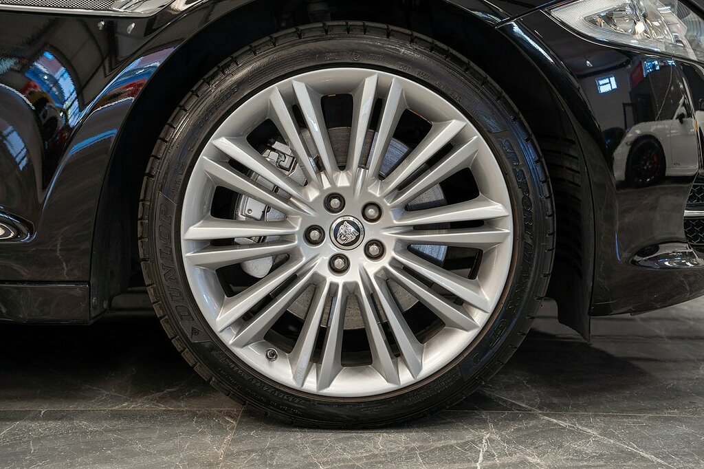 Jaguar XJ D V6 Portfolio Black #4