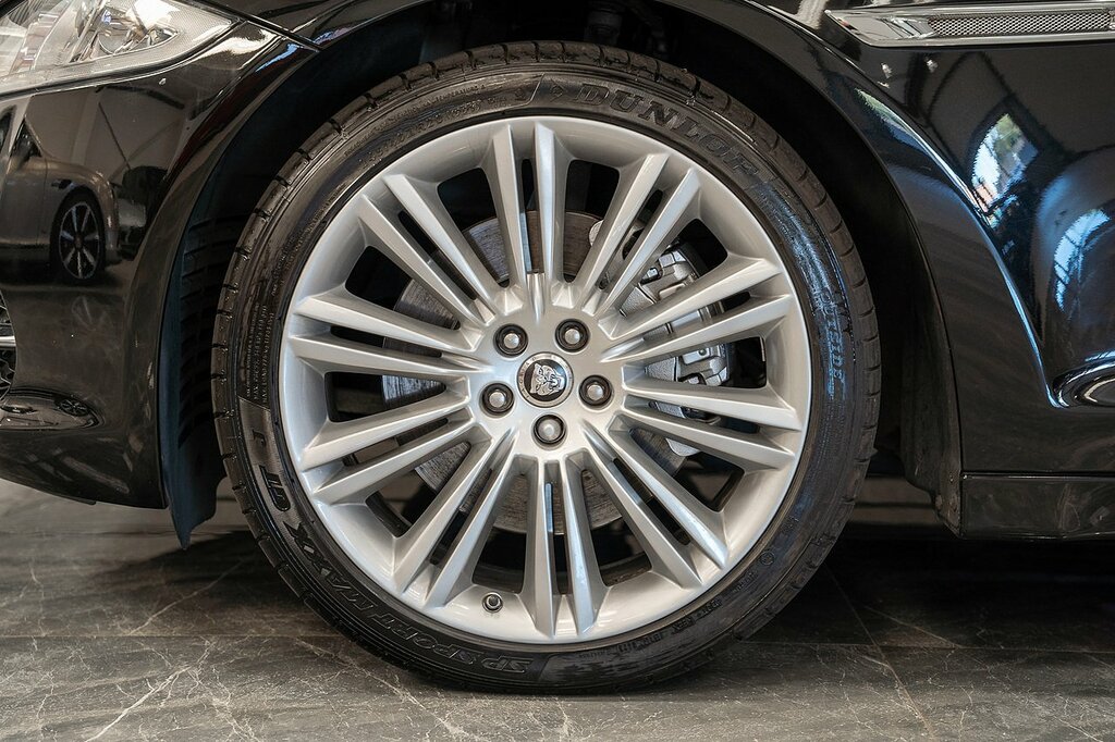 Jaguar XJ D V6 Portfolio Black #6