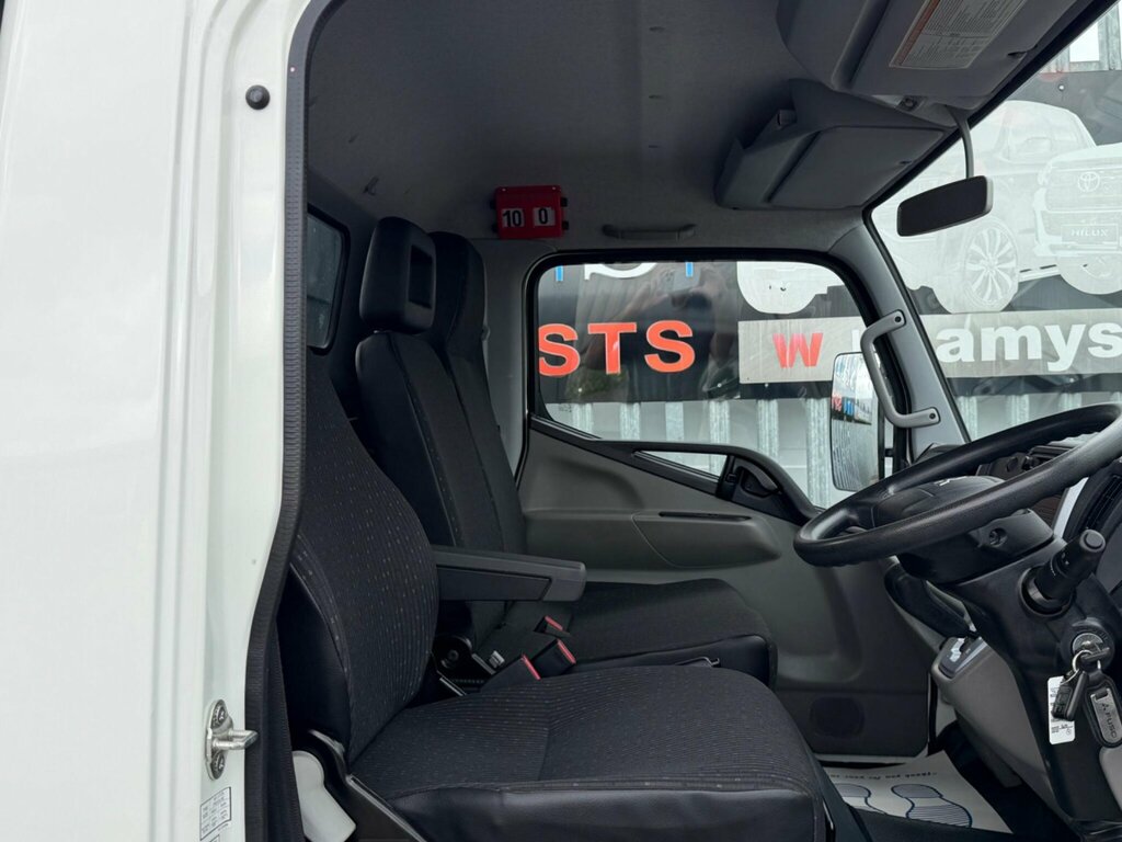 Mitsubishi Fuso Canter 7C18 43 White #8