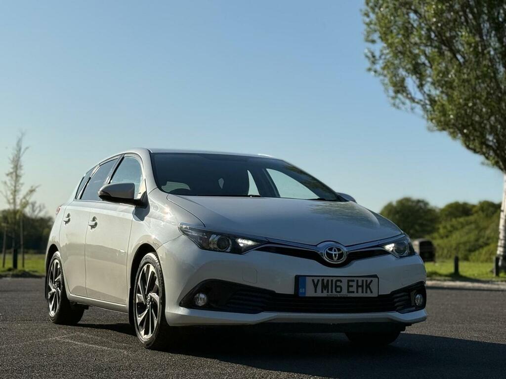 Toyota Auris Hatchback 1.6 D-4d Design Euro 6 Ss 20161 YM16EHK White #4