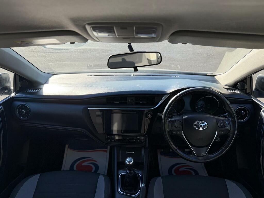 Toyota Auris Hatchback 1.6 D-4d Design Euro 6 Ss 20161 YM16EHK White #2