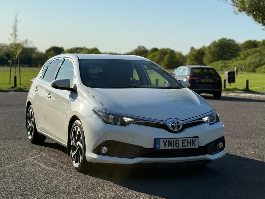 Toyota Auris Hatchback 1.6 D-4d Design Euro 6 Ss 20161 White