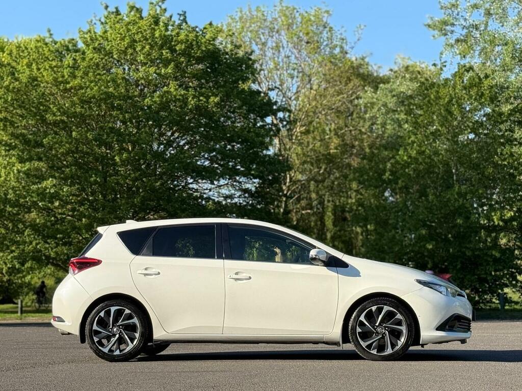 Toyota Auris Hatchback 1.6 D-4d Design Euro 6 Ss 20161 YM16EHK White #6