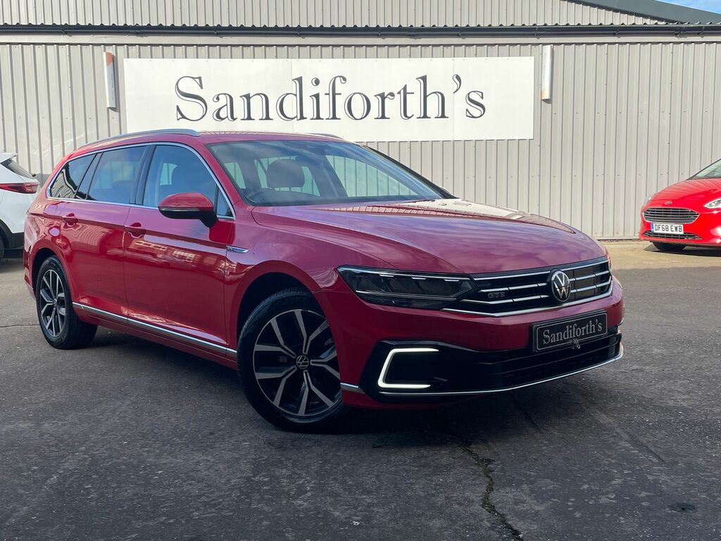 Volkswagen Passat 1.4 Tsi 13Kwh Gte Estate Plug-in Hybrid Red
