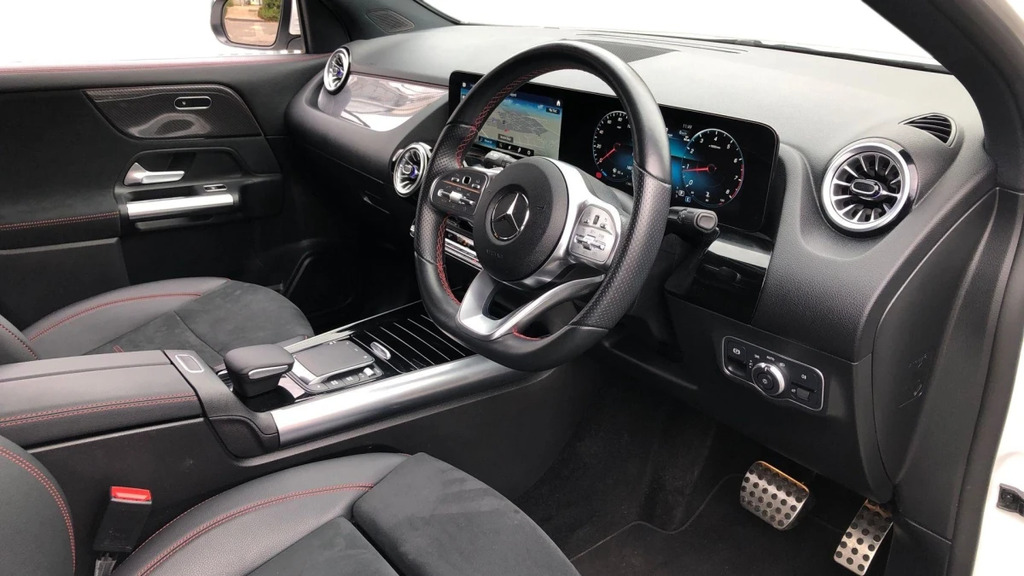 Mercedes-Benz GLA Class Gla 200 Amg Line Premium LM72NCC White #3