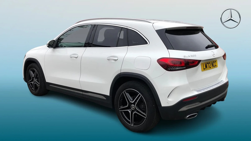 Mercedes-Benz GLA Class Gla 200 Amg Line Premium LM72NCC White #2