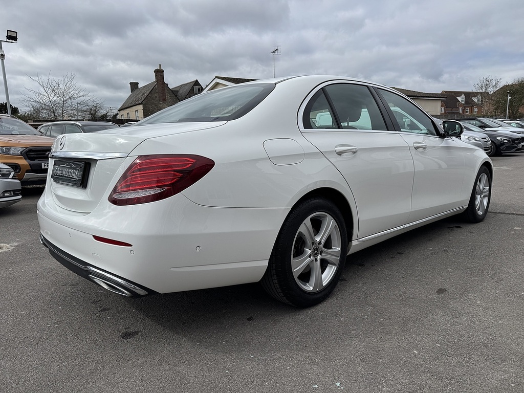 Mercedes-Benz E Class E220d Se WG18HFV White #4