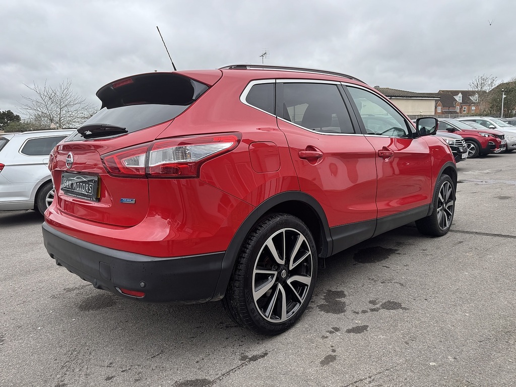 Nissan Qashqai Dci Tekna WU64PCZ Red #4