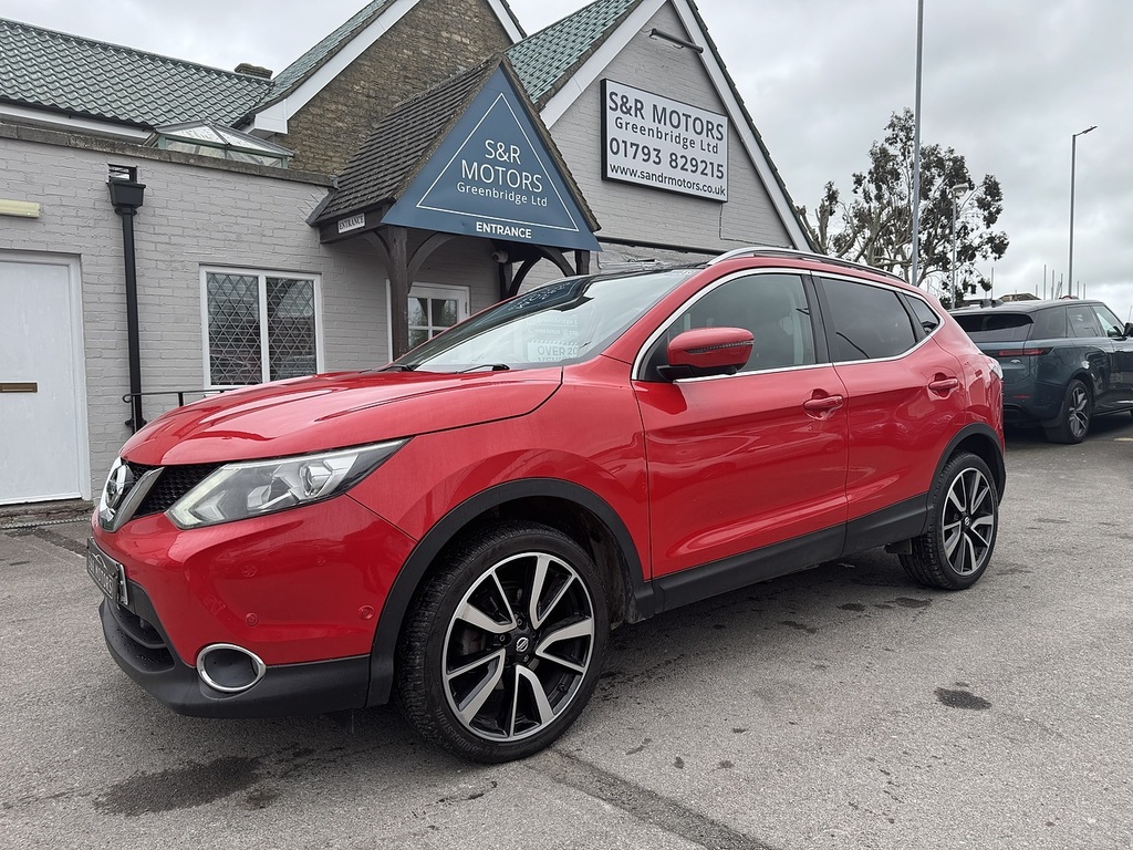 Nissan Qashqai Dci Tekna WU64PCZ Red #2
