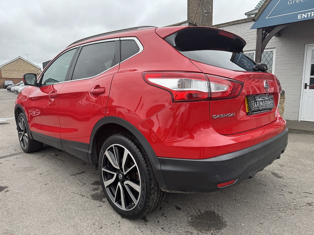 Nissan Qashqai Dci Tekna WU64PCZ Red #6