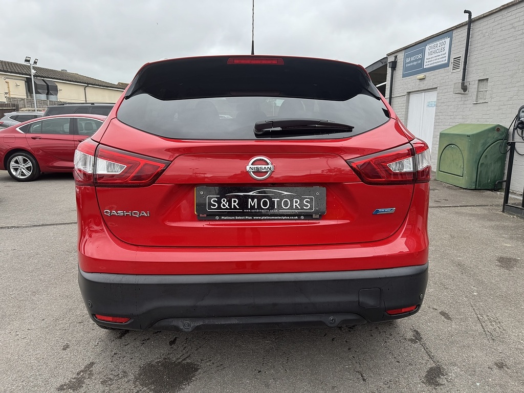 Nissan Qashqai Dci Tekna WU64PCZ Red #5
