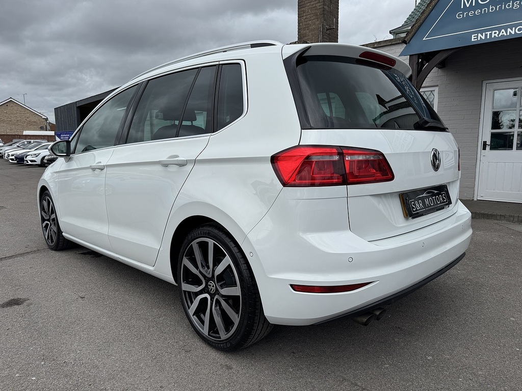 Volkswagen Golf SV Tdi Bluemotion Tech Gt White #6