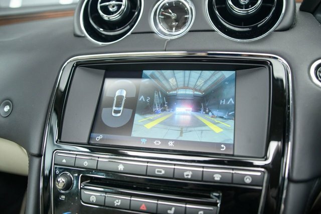 Jaguar XJ 2017 3.0D V6 Portfolio Saloon Euro Gold #6