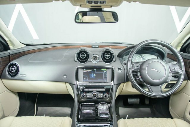 Jaguar XJ 2017 3.0D V6 Portfolio Saloon Euro Gold #4