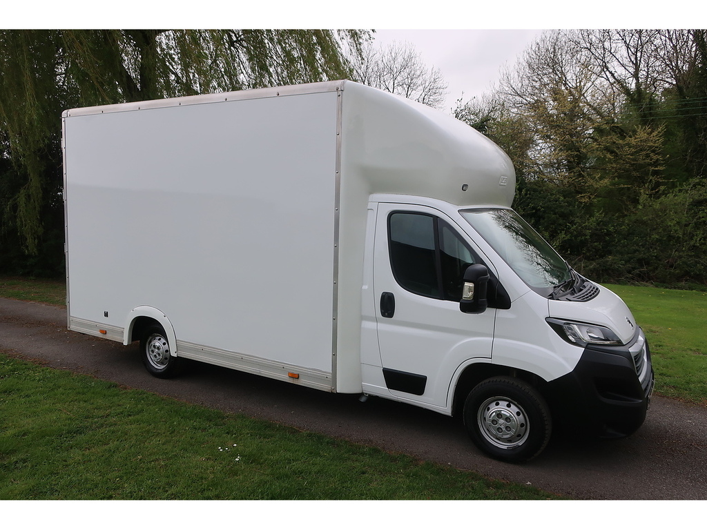 Peugeot Boxer 2.0 Bluehdi 335 Built For Business Low Loader Dies White
